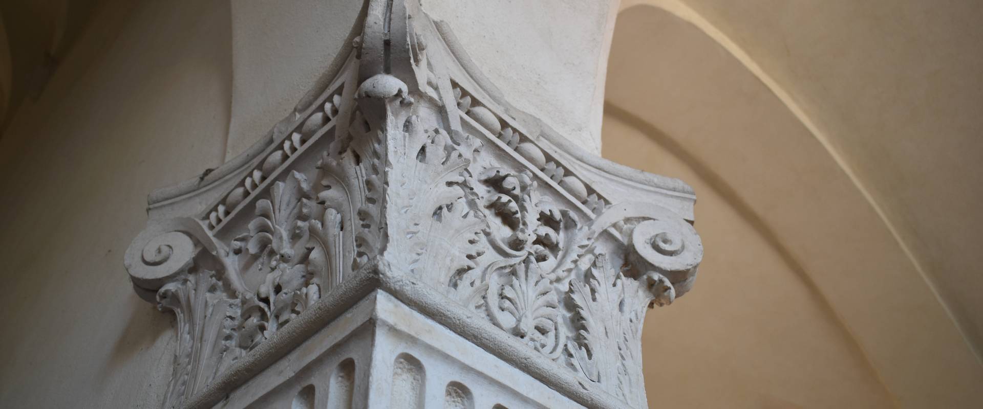 Palazzo Costabili (Ferrara) - capitello scalone foto di Nicola Quirico